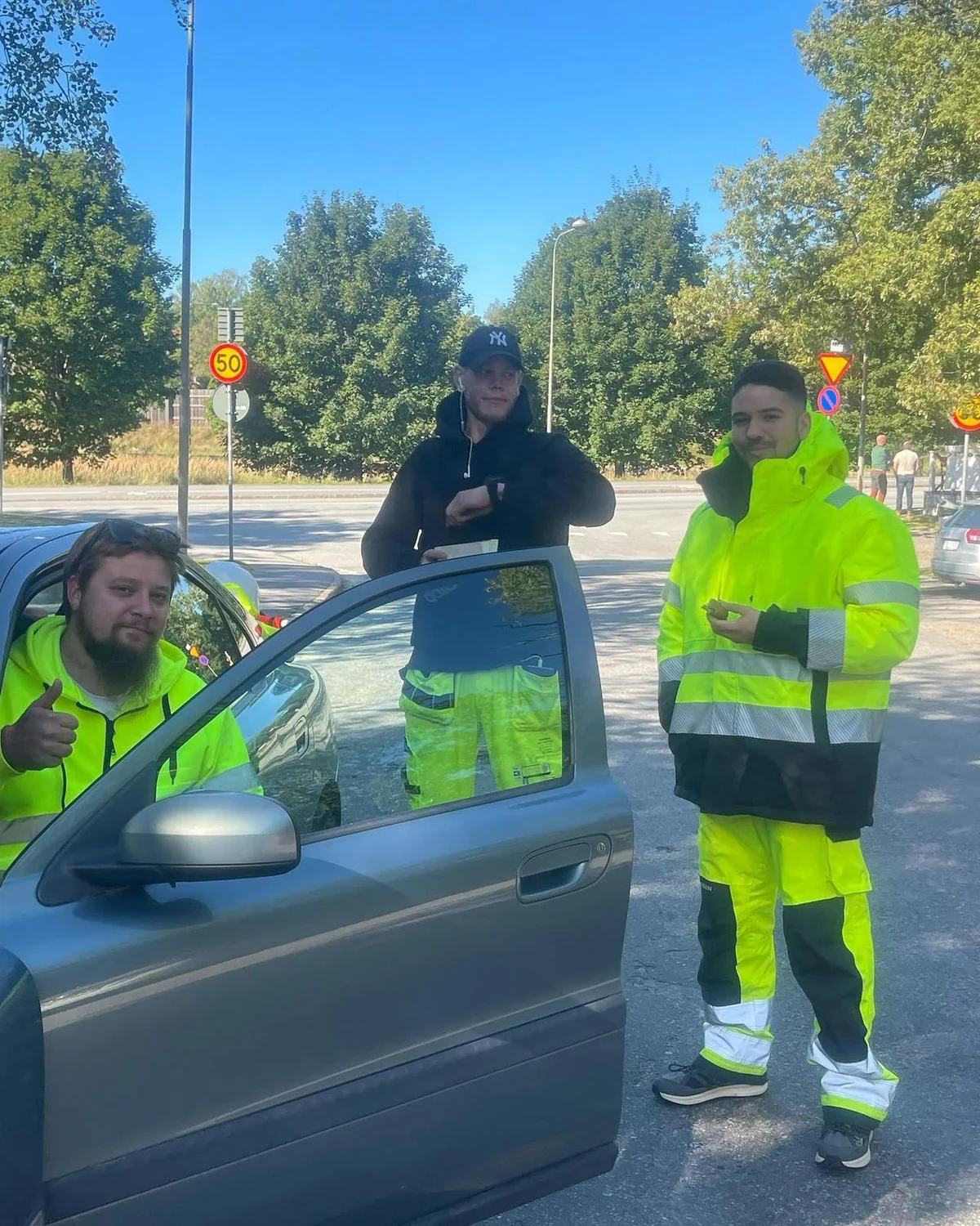 Kvällsarbete med asfalt